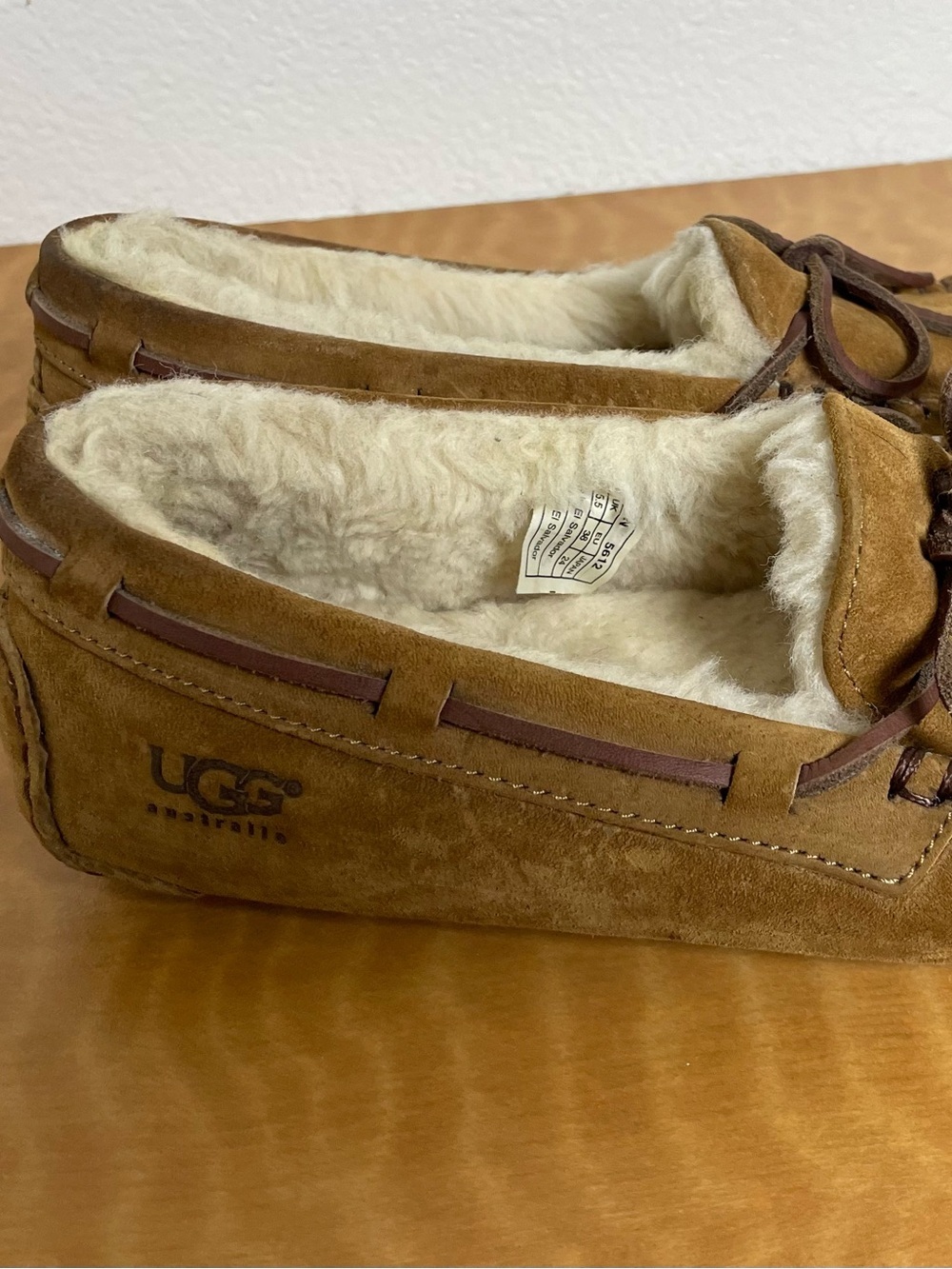 UGG Women's Dakota Slipper - Picture 6 of 10